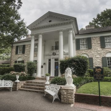 exterior view of graceland, memphis, tennessee, usa