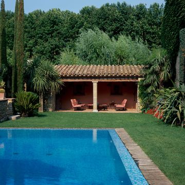 Property, Swimming pool, House, Grass, Backyard, Real estate, Building, Tree, Home, Leisure, 
